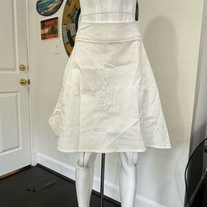 Snider sz 4 white mid-rise, multiway adjustable skirt with discreet zip pockets